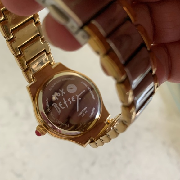 BETSEY JOHNSON WATCH  GOLD and SILVER TONE ANALOG WOMENS - Picture 3 of 5